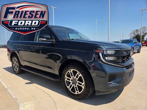Used 2025 Ford Expedition Active AWD/4WD image 3