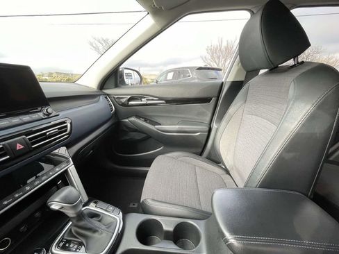 Used 2023 Kia Seltos S w/ Navigation Package image 29