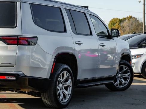 Used 2022 Jeep Wagoneer Series II w/ Rear Seat Video Group 1 image 12