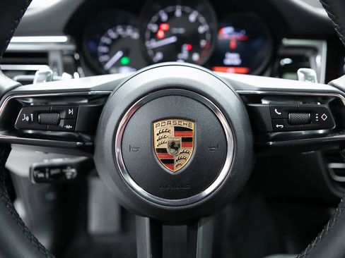 Certified 2025 Porsche Macan image 14