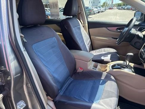 Used 2016 Nissan Rogue SV w/ SV Premium Package FWD image 12