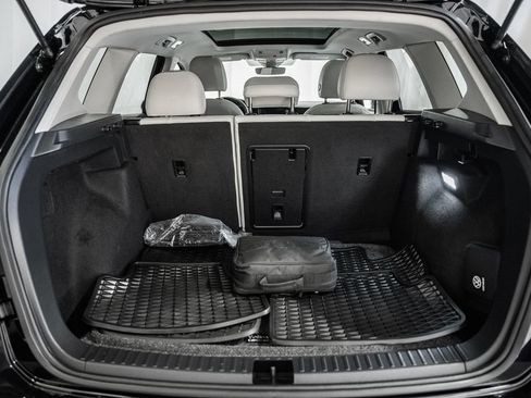 Used 2025 Volkswagen Taos SE w/ Panoramic Sunroof Package image 13