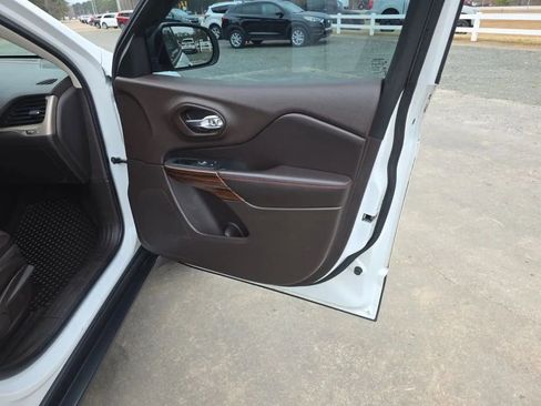 Used 2017 Jeep Cherokee Trailhawk image 54