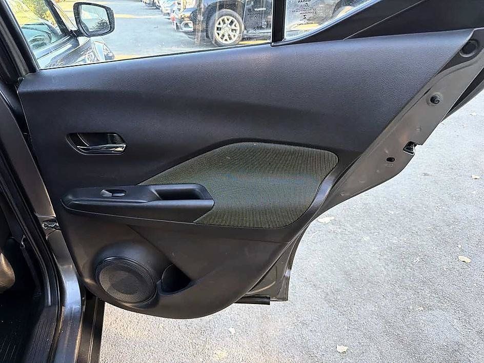 Used 2019 Nissan Kicks SV FWD image 18