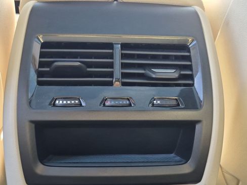Used 2019 BMW X5 xDrive40i w/ Parking Assistance Package AWD/4WD image 32