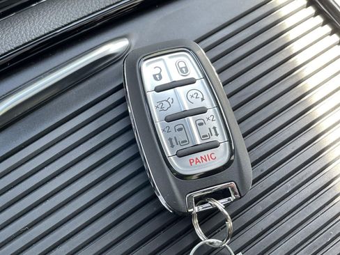 New 2026 Chrysler Pacifica Limited w/ S Appearance Package FWD image 30