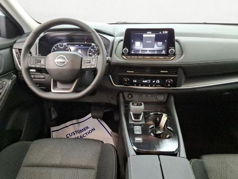 Certified 2026 Nissan Rogue SV FWD image 9