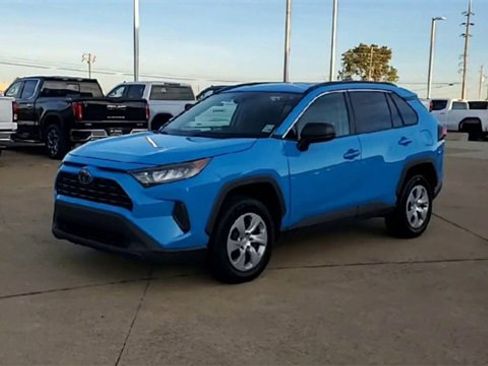 Used 2019 Toyota RAV4 LE image 4