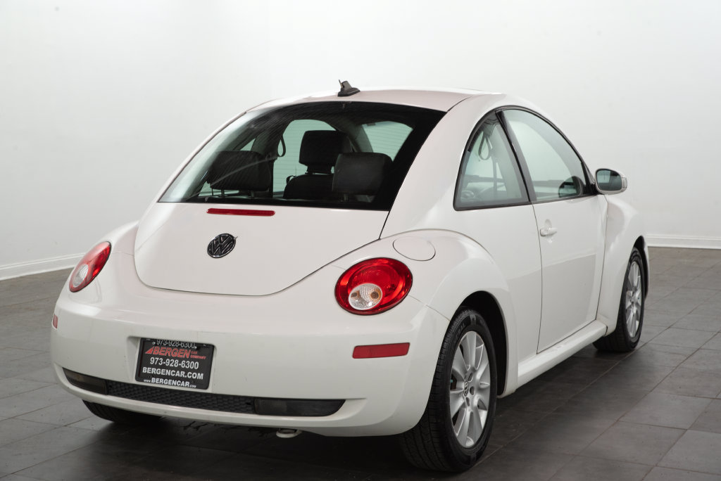 Used 2010 Volkswagen Beetle Coupe FWD image 12