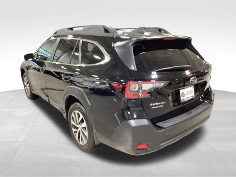 Used 2025 Subaru Outback Premium image 8