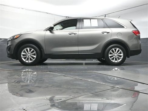 Used 2018 Kia Sorento L image 34