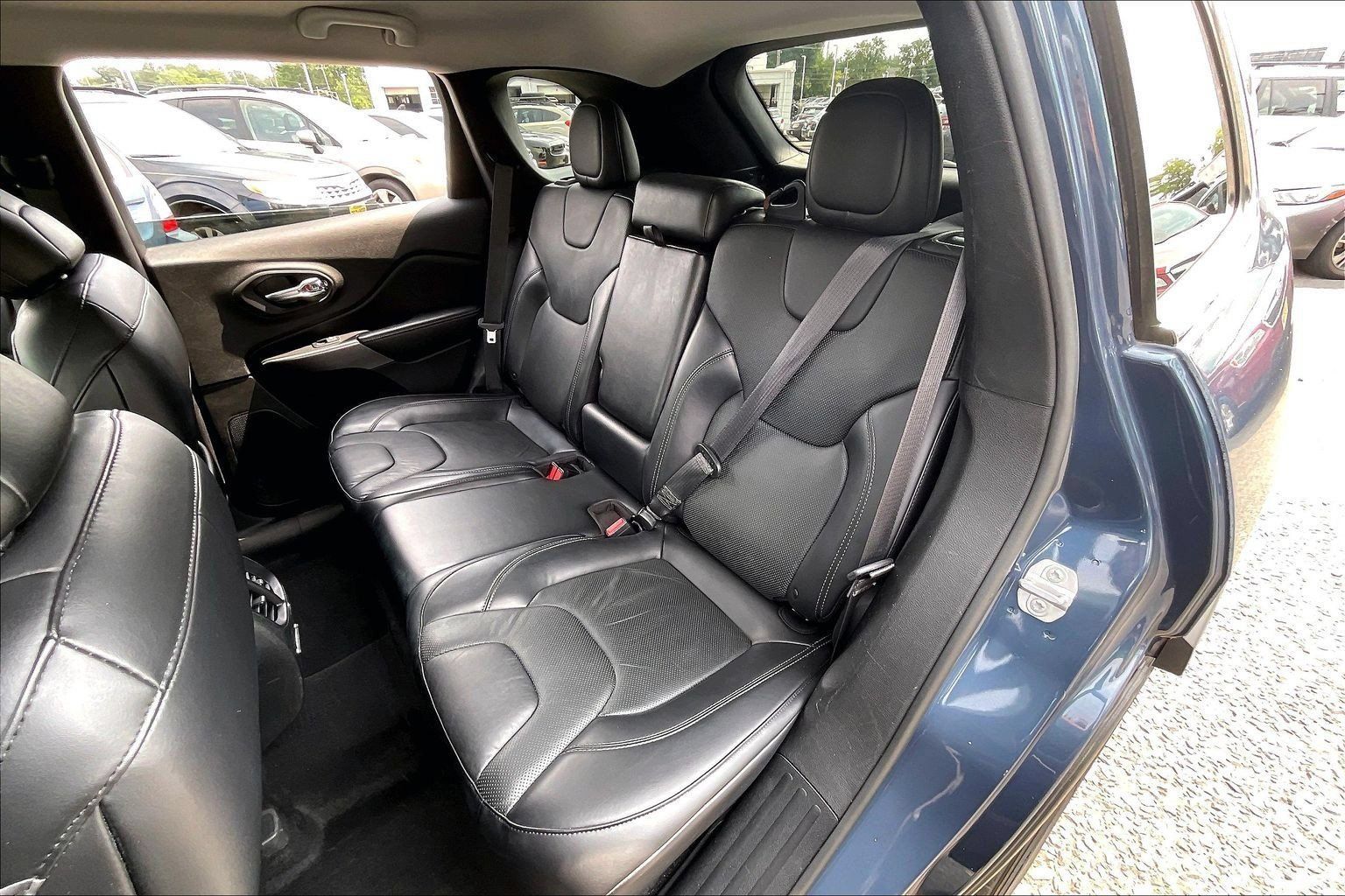 Used 2019 Jeep Cherokee Limited AWD/4WD image 21