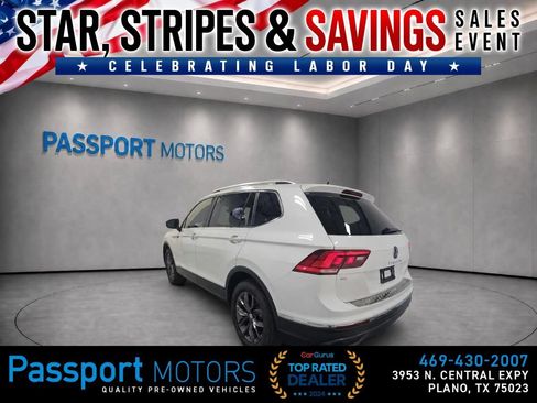 Used 2023 Volkswagen Tiguan SE w/ Panoramic Sunroof Package FWD image 4