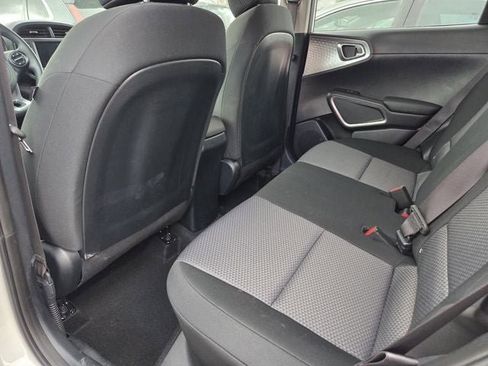 Used 2025 Kia Soul LX image 9
