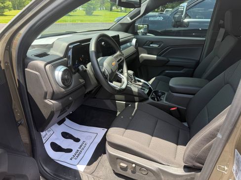 Used 2024 Chevrolet Colorado LT w/ LT Convenience Package II AWD/4WD image 13