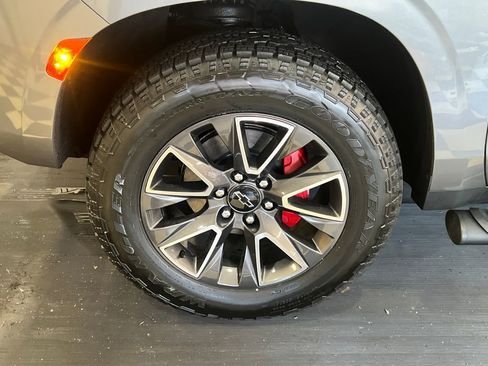 Used 2021 Chevrolet Tahoe Z71 w/ Luxury Package AWD/4WD image 5