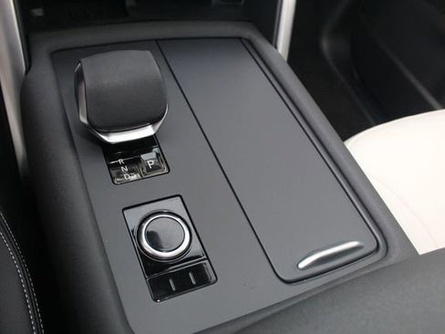 New 2026 Land Rover Discovery Limited Edition image 15