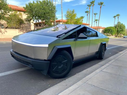 Used 2025 Tesla Cybertruck AWD Crew Cab image 3