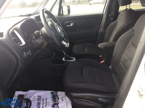 Used 2020 Jeep Renegade Latitude w/ Cold Weather Group image 29