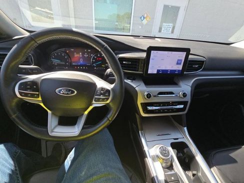 Used 2023 Ford Explorer XLT w/ Equipment Group 202A AWD/4WD image 5