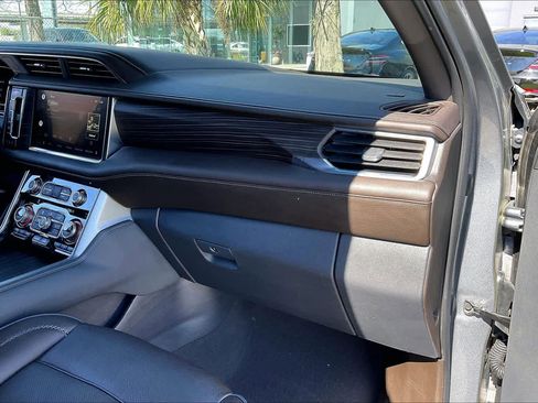 Used 2022 GMC Yukon XL Denali image 17