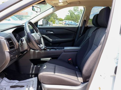 Certified 2026 Nissan Rogue SV FWD image 7