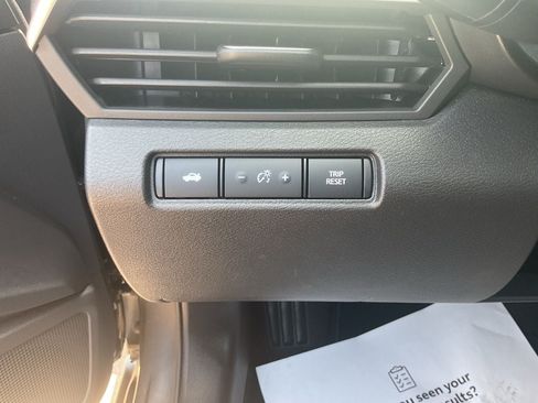 Used 2025 Nissan Altima 2.5 SV FWD image 18
