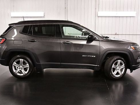 Used 2023 Jeep Compass Latitude w/ Convenience Group AWD/4WD image 8