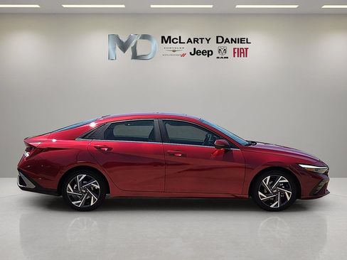 Used 2024 Hyundai Elantra Limited FWD image 6