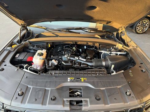 Used 2023 Jeep Grand Cherokee Altitude image 5