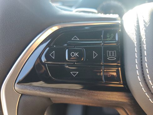 Used 2025 Jeep Grand Cherokee L Overland w/ Luxury Tech Group IV image 20