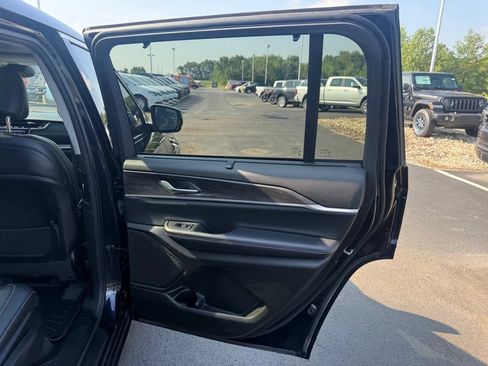 Used 2023 Jeep Grand Cherokee L Limited w/ Luxury Tech Group II AWD/4WD image 58