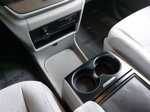 Used 2020 Toyota Sienna LE image 24