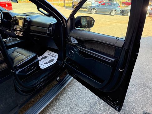 Used 2020 Ford Expedition Max Limited RWD image 24