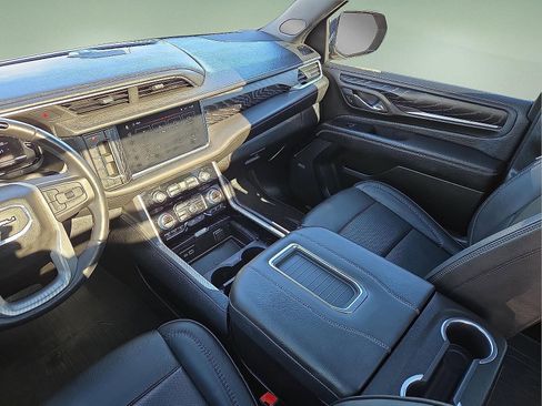 Used 2023 GMC Yukon Denali w/ Denali Reserve Package image 13