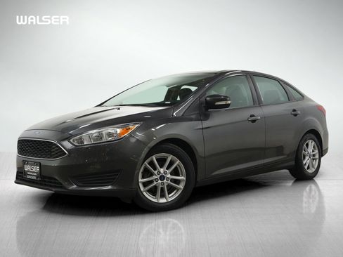 Used 2015 Ford Focus SE image 1