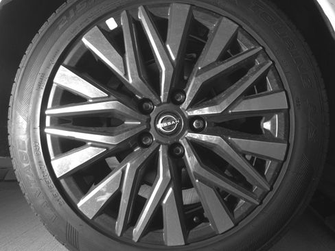 Used 2025 Nissan Altima 2.5 SV FWD image 15