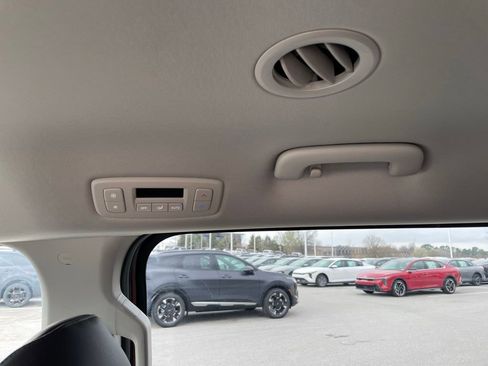 New 2026 Kia Carnival FWD image 25