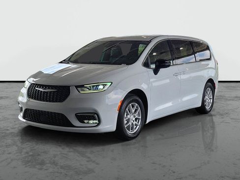 New 2026 Chrysler Pacifica Select image 4