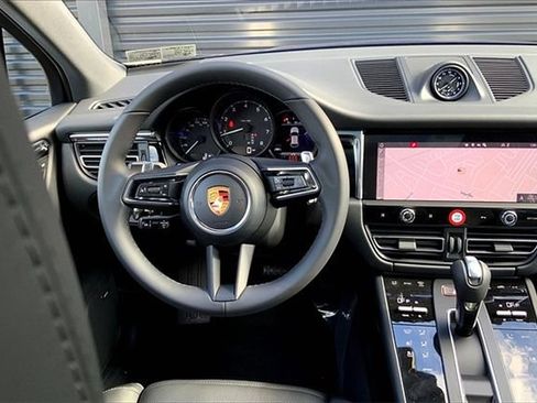 Used 2026 Porsche Macan AWD/4WD image 23