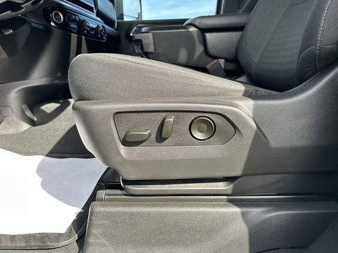 Used 2025 Chevrolet Silverado 2500 LT w/ Convenience Package image 16