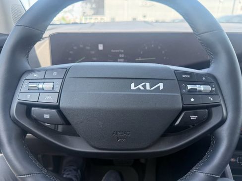 Used 2026 Kia Sportage SX image 16