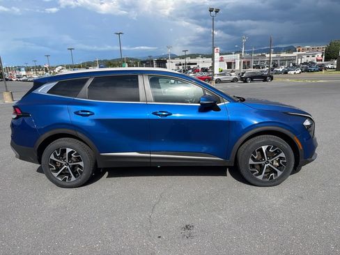 Used 2023 Kia Sportage EX AWD/4WD image 6