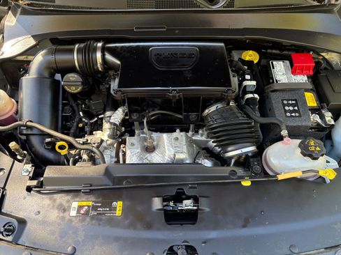 Used 2025 Jeep Compass Latitude image 28