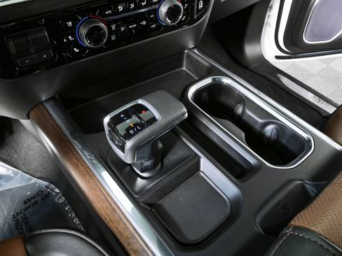 Used 2023 Chevrolet Silverado 1500 High Country w/ High Country Premium Package AWD/4WD image 17