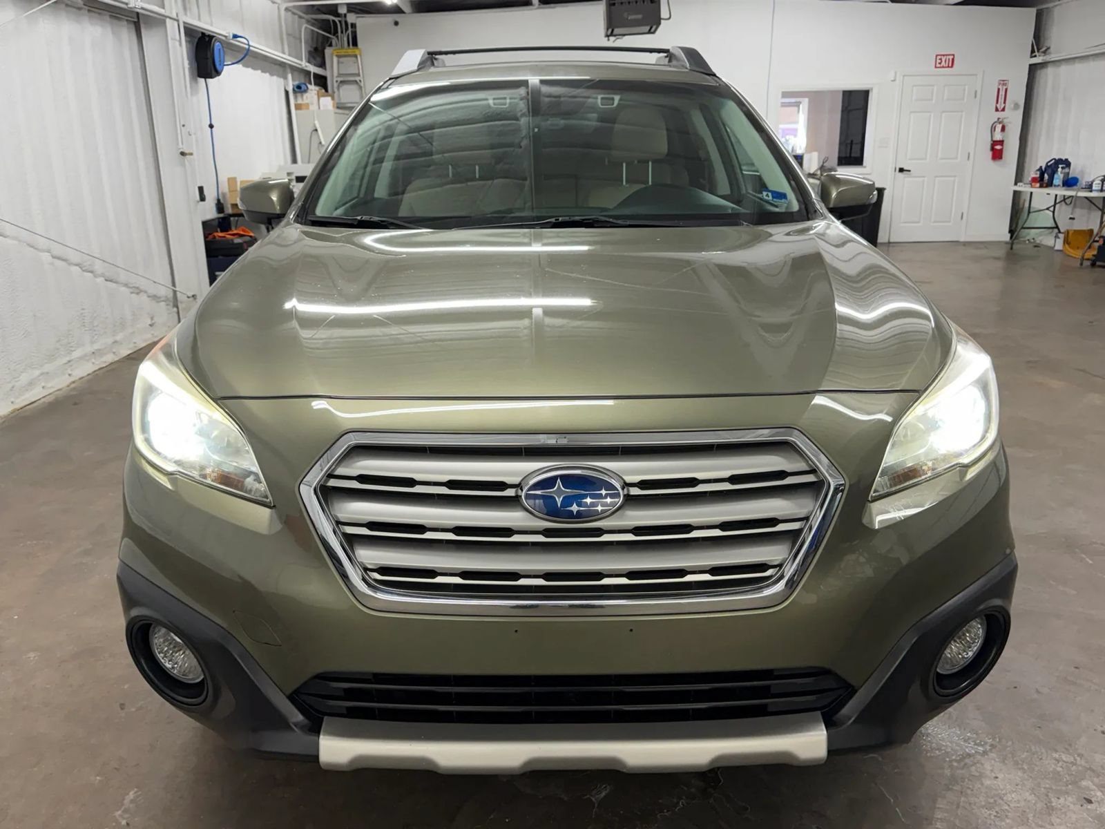 Used 2017 Subaru Outback 2.5i Limited AWD/4WD image 9
