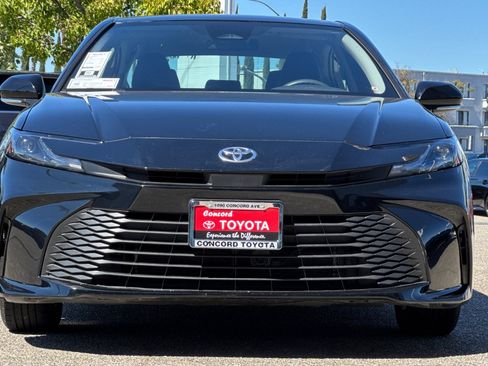 Used 2025 Toyota Camry LE FWD image 6