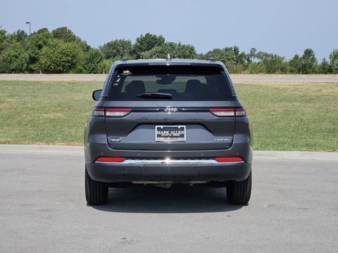 Used 2024 Jeep Grand Cherokee Laredo RWD image 6