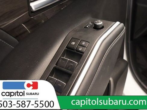 Used 2023 Toyota Highlander Limited image 12