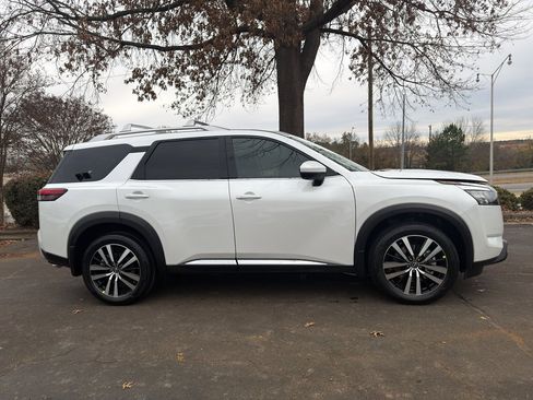 New 2025 Nissan Pathfinder Platinum w/ Cargo Package image 8